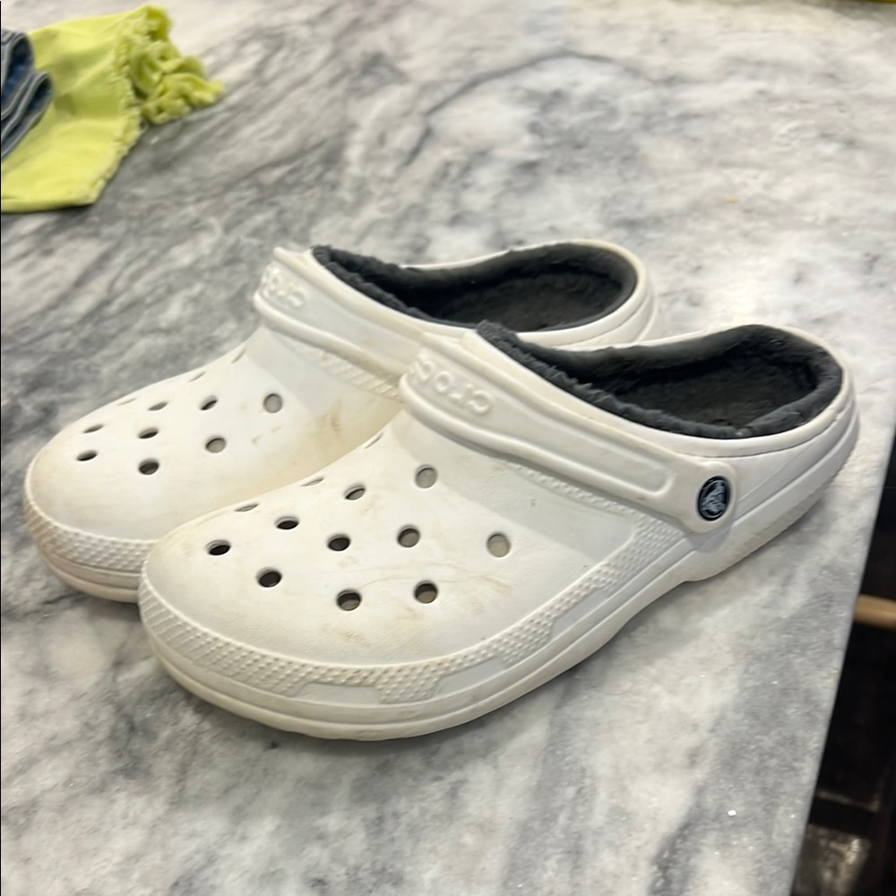 CROCS White Slippers with fuzz women’s 11